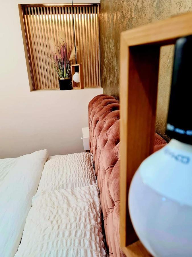 Laci Lak Premium Apartment Oradea Eksteriør bilde