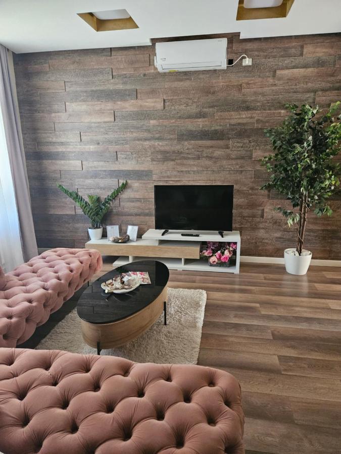 Laci Lak Premium Apartment Oradea Eksteriør bilde